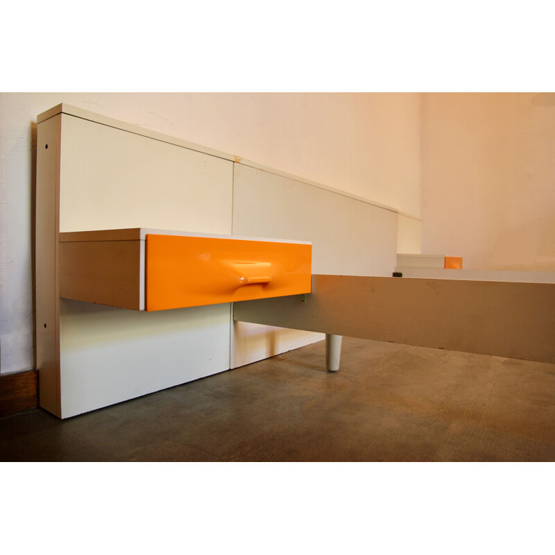 DF 2000 vintage bed by Raymond Loewy