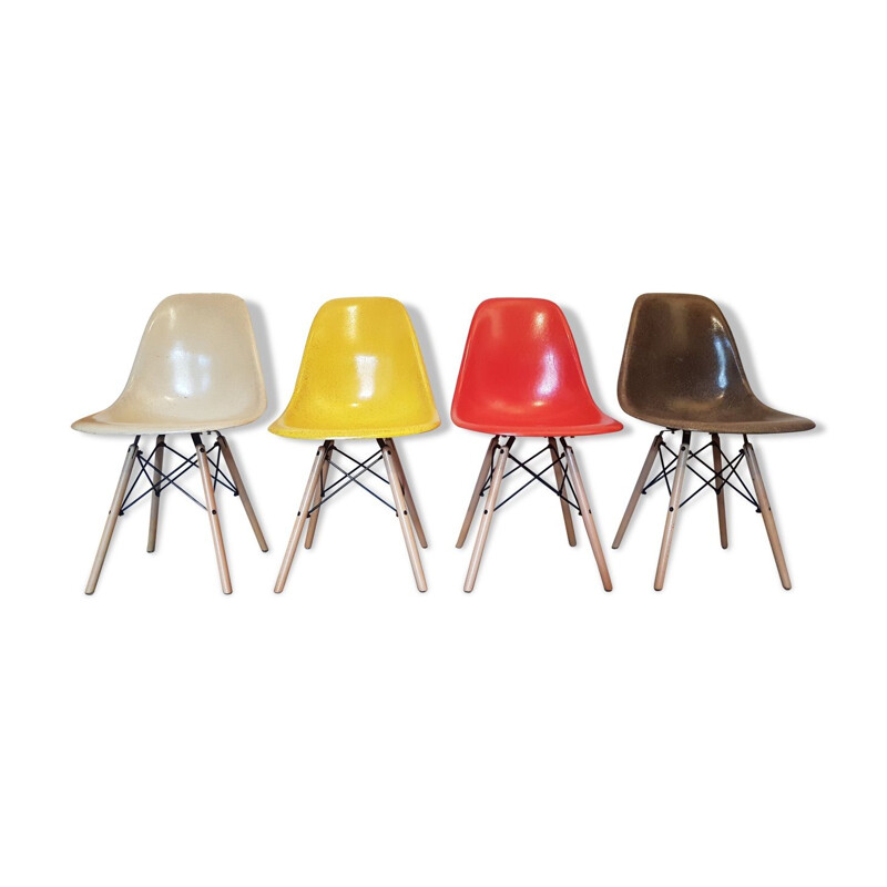Ensemble de 4 chaises vintage DSW par Charles et Ray Eames pour Herman Miller