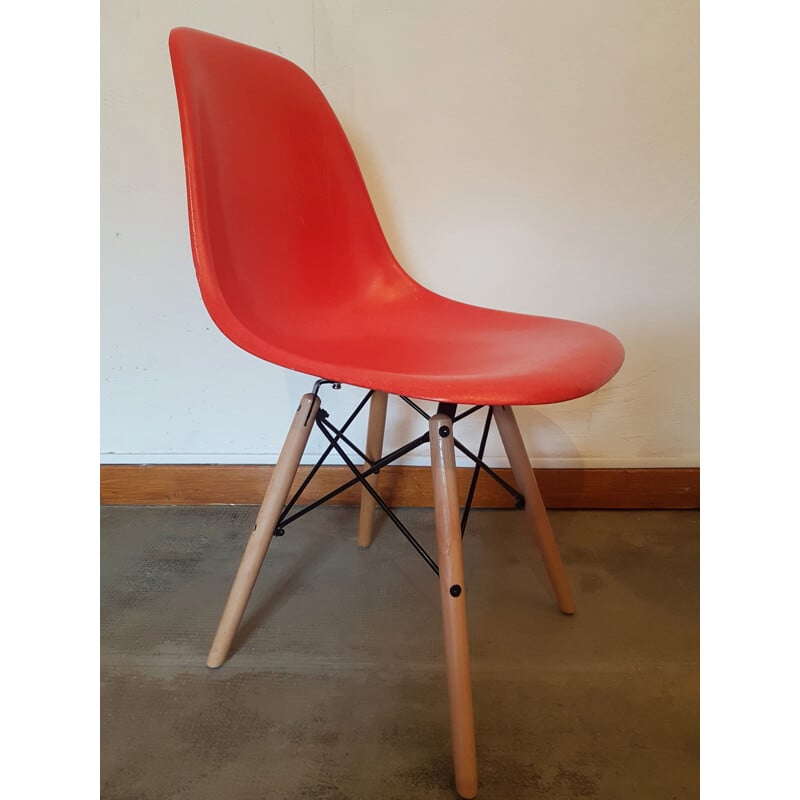 Set of 4 vintage DSW chairs by Charles and Ray Eames for Herman Miller