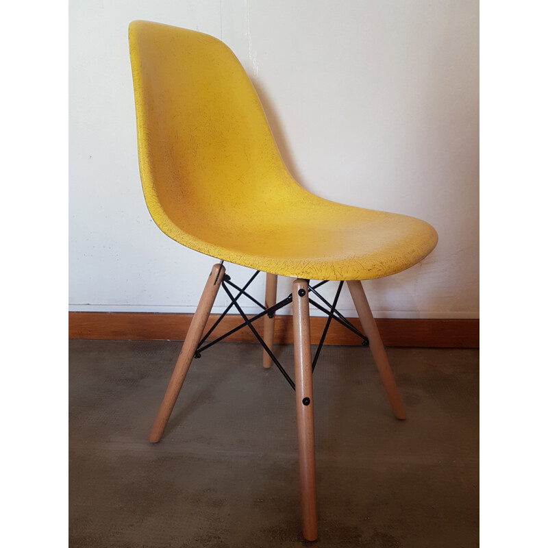 Set of 4 vintage DSW chairs by Charles and Ray Eames for Herman Miller