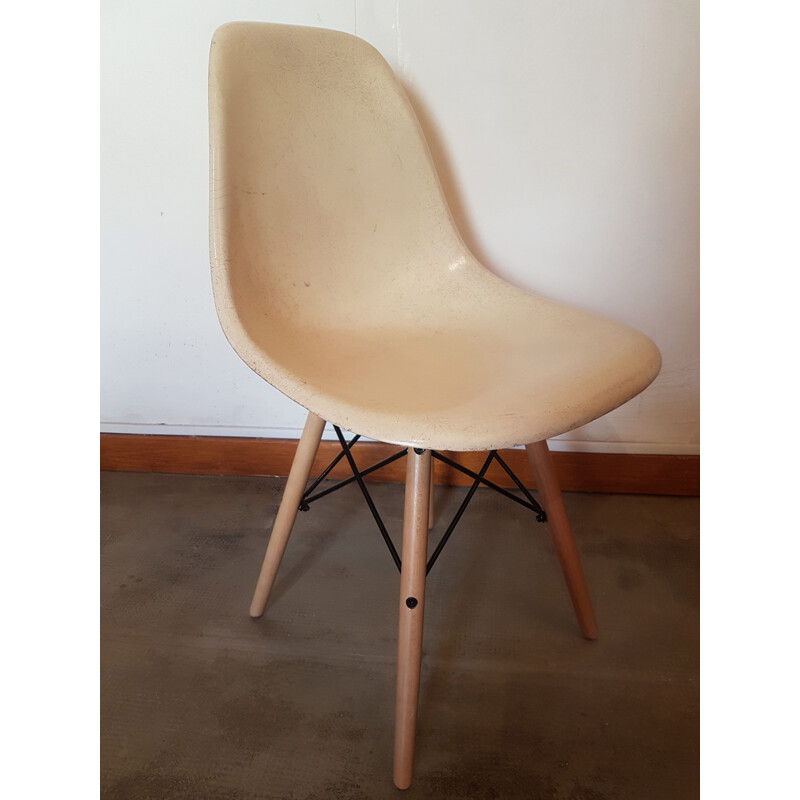Set of 4 vintage DSW chairs by Charles and Ray Eames for Herman Miller