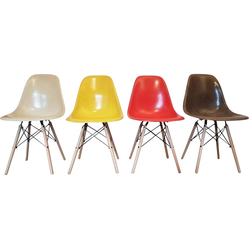 Ensemble de 4 chaises vintage DSW par Charles et Ray Eames pour Herman Miller