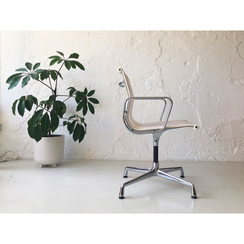 Mid-century office swivel chair by Eames for Vitra, 2018