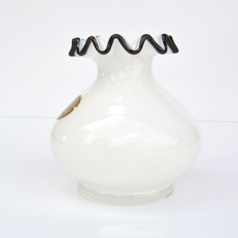 Vase vintage en verre de lait par Crystalex Novy Bor, Tchécoslovaquie 1980