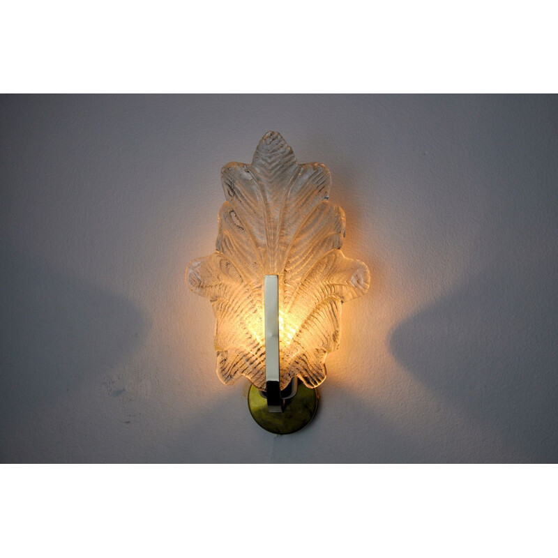 Lampada da parete vintage in vetro smerigliato a forma di foglia di Carl Fagerlund per Lyfa, Austria 1970