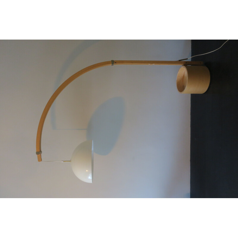 Lampadaire à arc scandinave vintage en bois et laiton