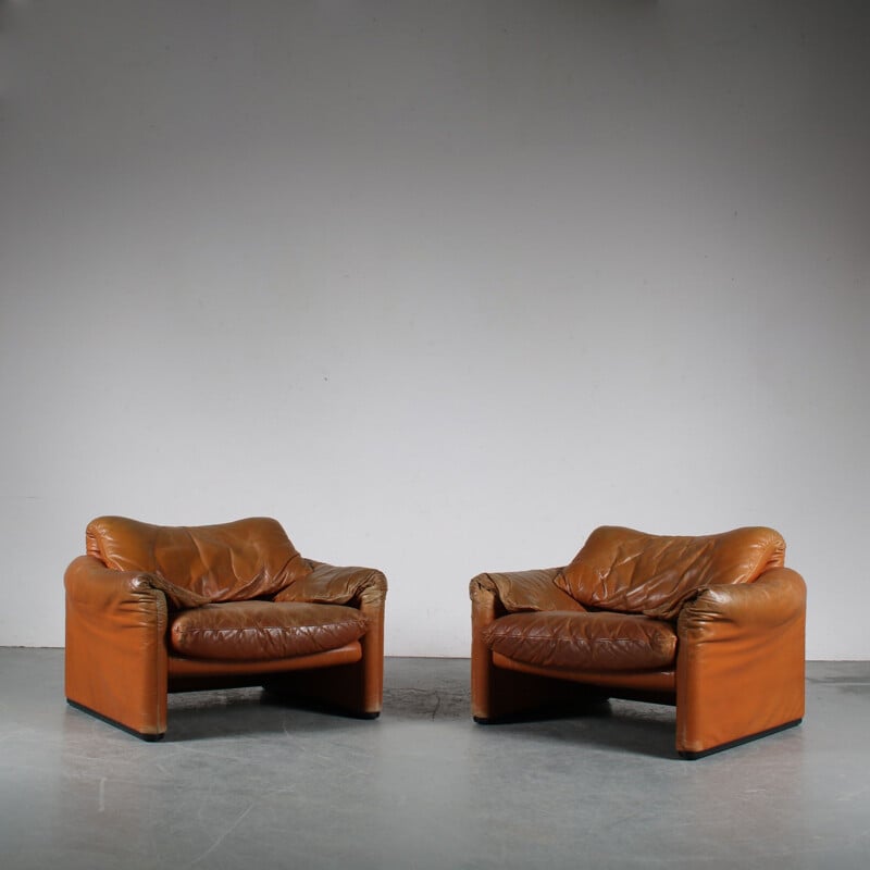 Pair of vintage "Maralunga" armchairs by Vico Magistretti for Cassina, Italy 1970s