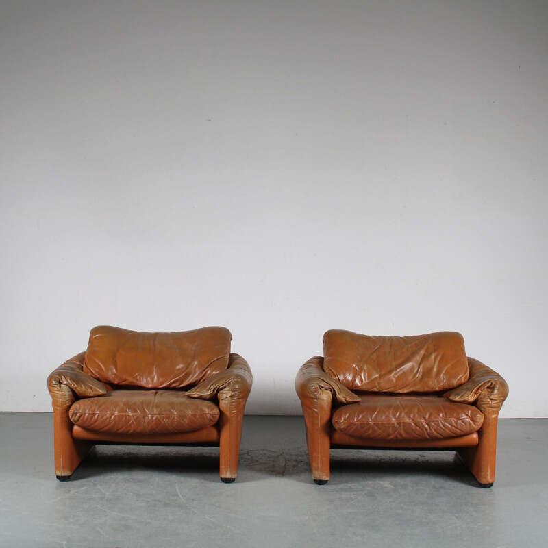 Pair of vintage "Maralunga" armchairs by Vico Magistretti for Cassina, Italy 1970s
