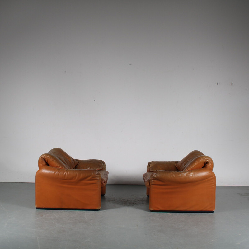 Pair of vintage "Maralunga" armchairs by Vico Magistretti for Cassina, Italy 1970s