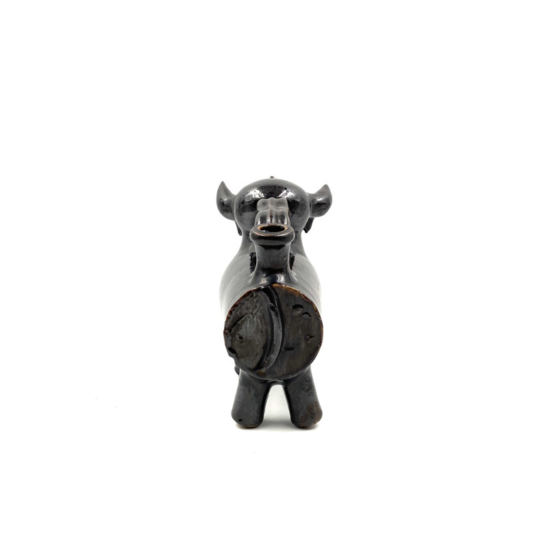 Escultura de um jarro de vindima em forma de touro, França 1970