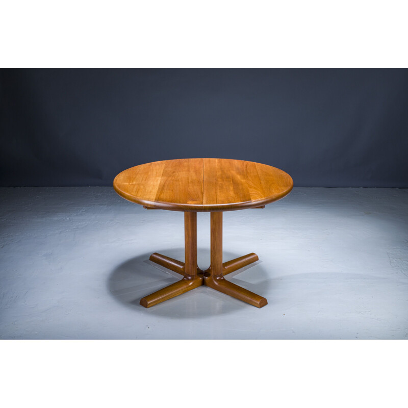 Mid-century extensible round teak low table by Dyrlund, 1970s