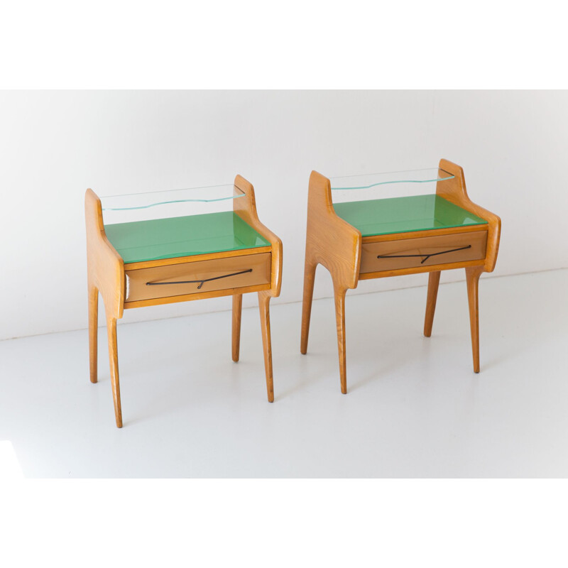 Paire de tables de chevet vintage en bois de chêne avec plateau en verre vert, Italie 1950