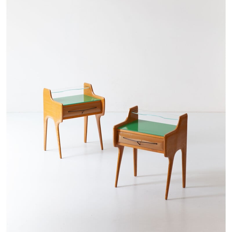 Paire de tables de chevet vintage en bois de chêne avec plateau en verre vert, Italie 1950