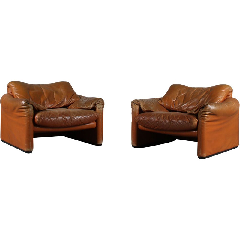 Pair of vintage "Maralunga" armchairs by Vico Magistretti for Cassina, Italy 1970s