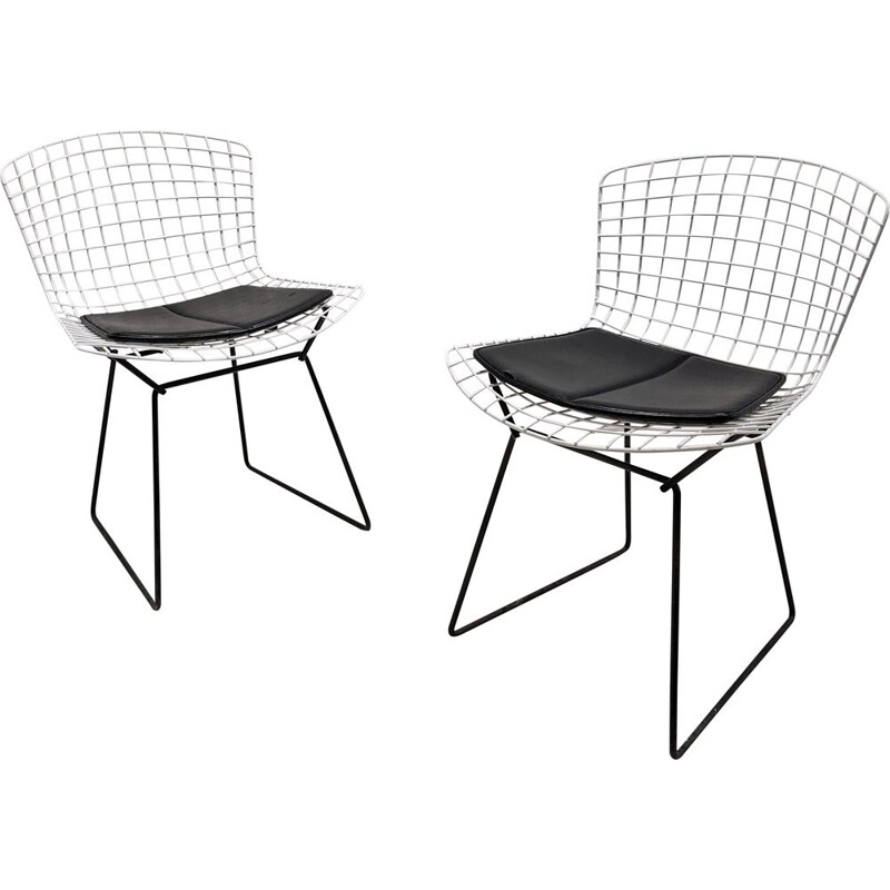 Pair of vintage white metal chairs by Harry Bertoia for Knoll, 1970