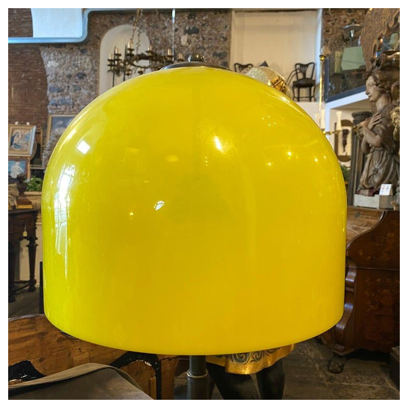 Lampe de table vintage en laiton et plexiglas jaune, Italie 1960