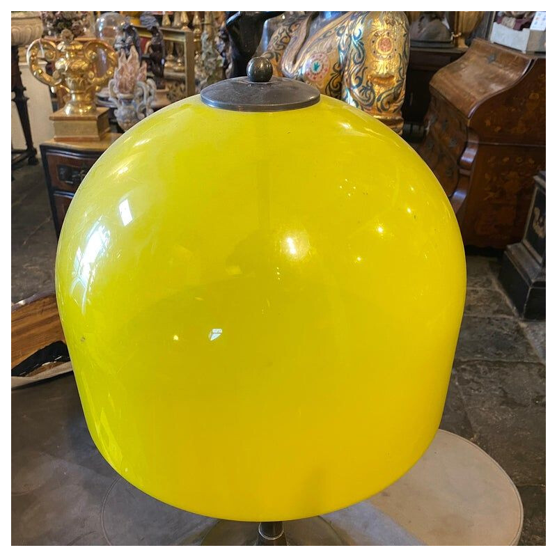 Lampe de table vintage en laiton et plexiglas jaune, Italie 1960