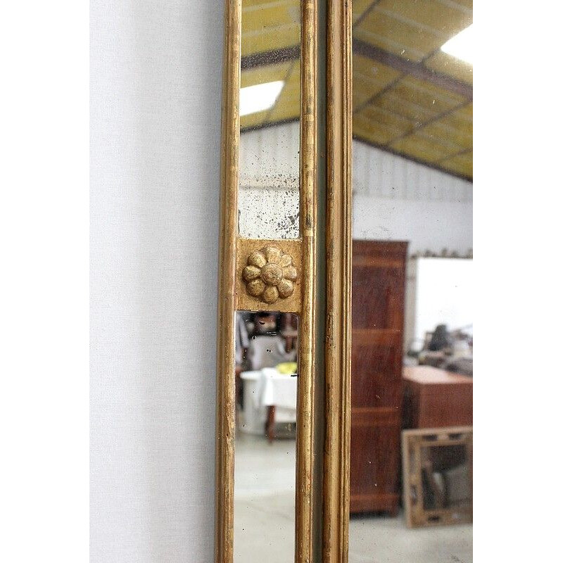 Rectangular vintage mirror with glazing