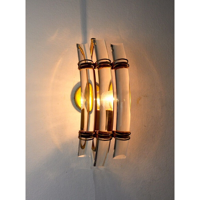 Lampada da parete vintage Venini in vetro tagliato e struttura in metallo dorato, Italia 1970