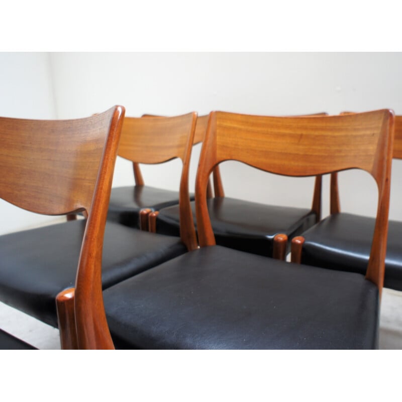 Lot de 6 chaises vintage scandinaves en teck et simili cuir noir par Niels O' Moller