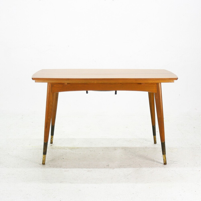 Extendable dining table in walnut - 1950s