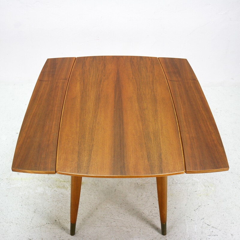 Extendable dining table in walnut - 1950s