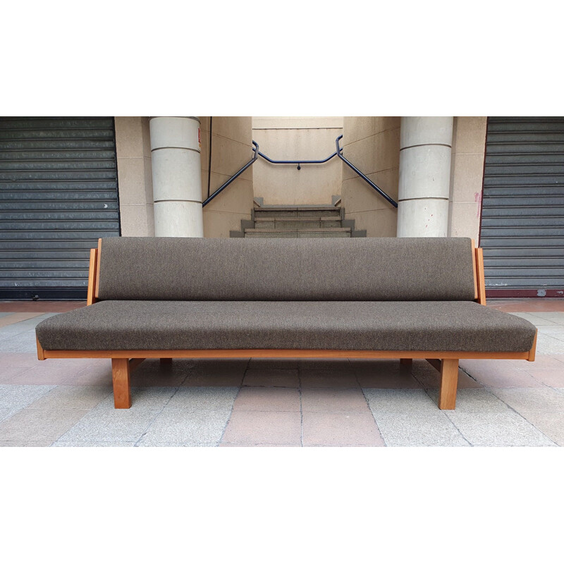 Vintage sofa GE 238 by Hans J. WEGNER, 1965