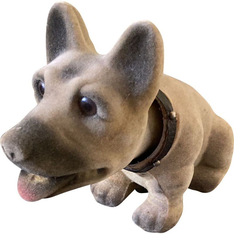 Escultura vintage de um cão a abanar a sua cabeça