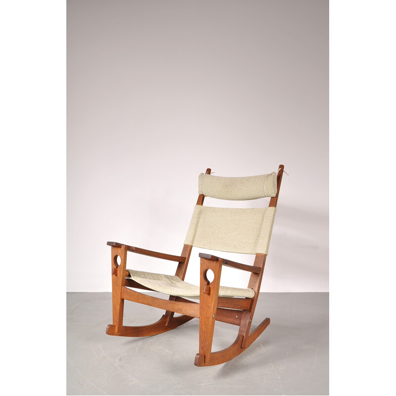 "Keyhole" rocking chair in oak by Hans J. WEGNER - 1960s