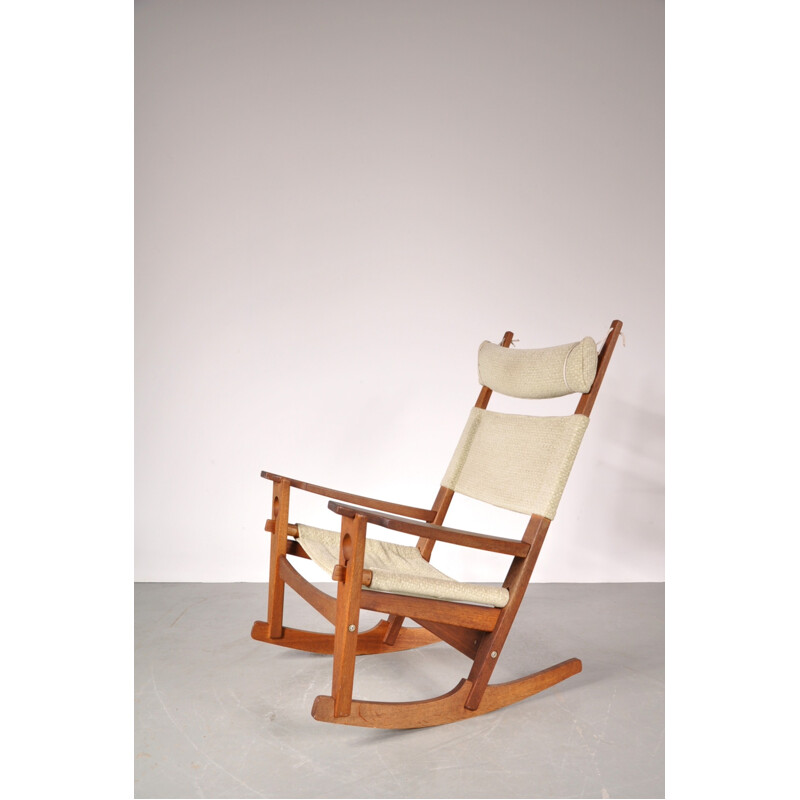 "Keyhole" rocking chair in oak by Hans J. WEGNER - 1960s