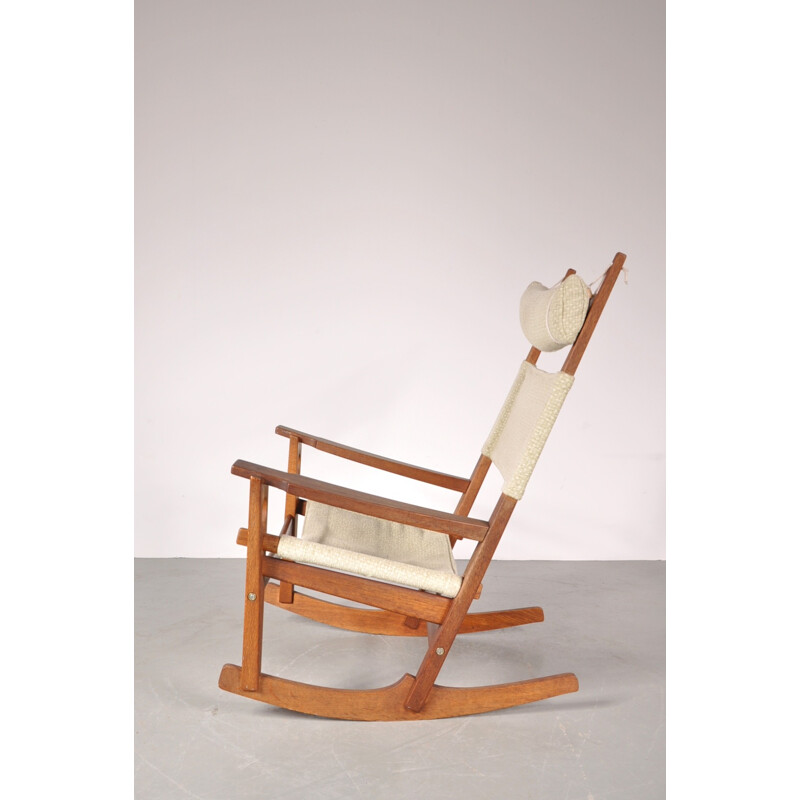 "Keyhole" rocking chair in oak by Hans J. WEGNER - 1960s