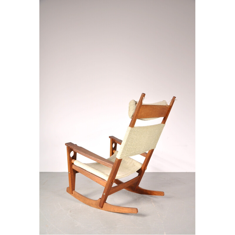 "Keyhole" rocking chair in oak by Hans J. WEGNER - 1960s