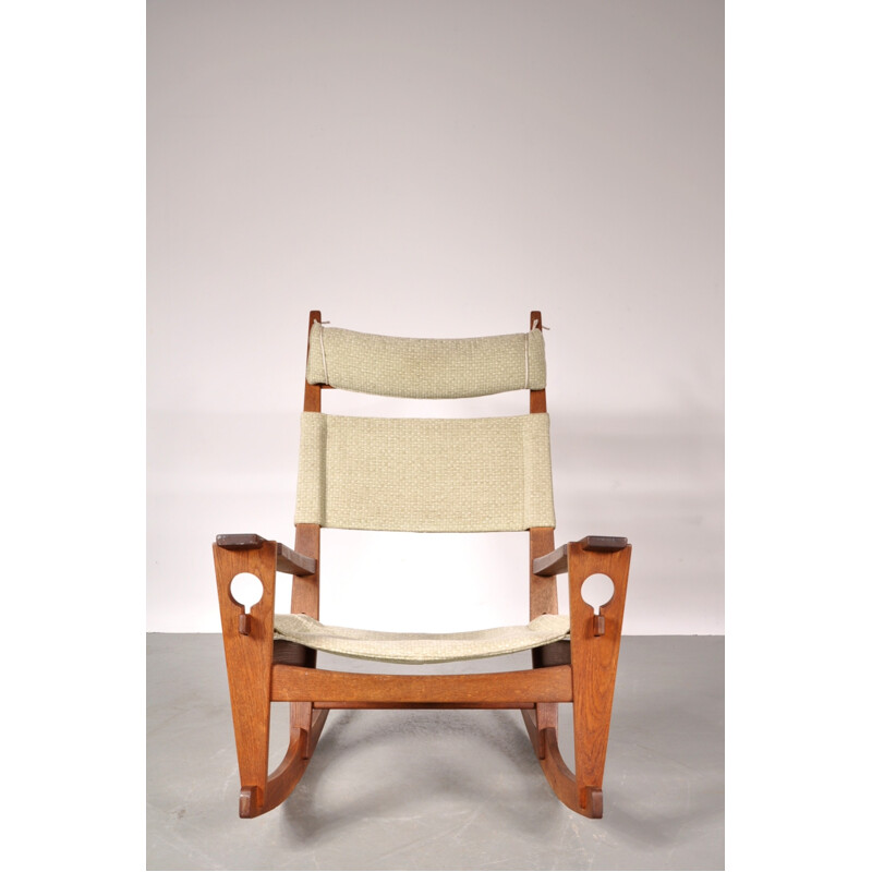 "Keyhole" rocking chair in oak by Hans J. WEGNER - 1960s