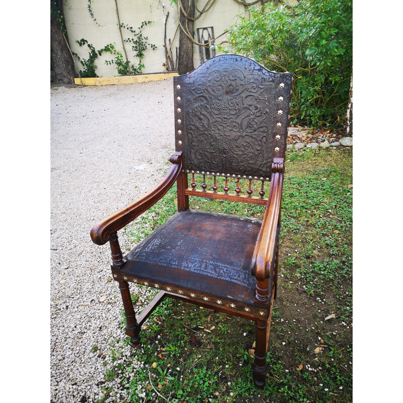 Basque regionalist armchair in leather and solid oakwood