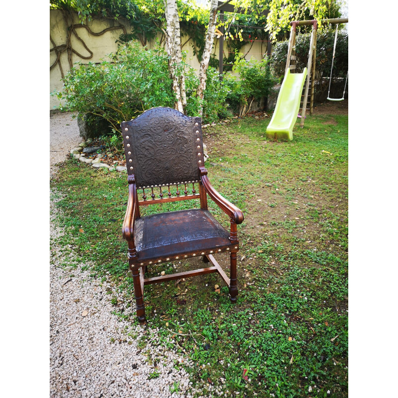 Basque regionalist armchair in leather and solid oakwood