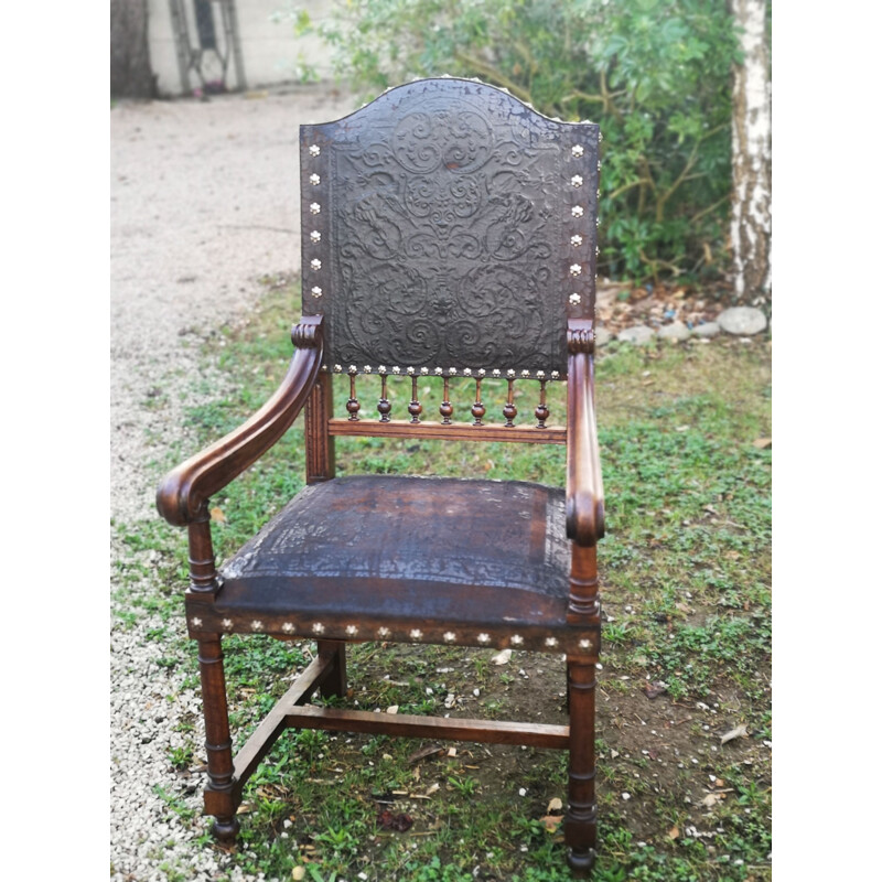 Basque regionalist armchair in leather and solid oakwood