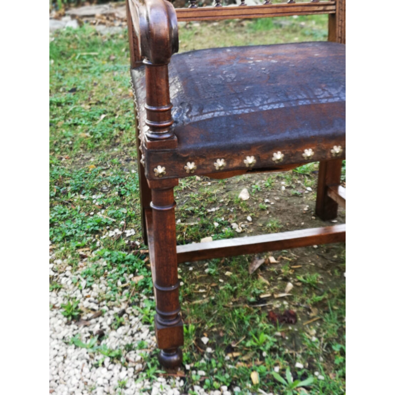 Basque regionalist armchair in leather and solid oakwood