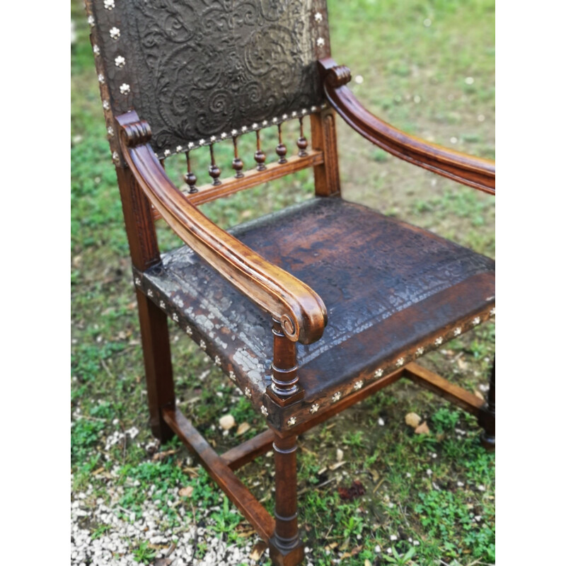 Basque regionalist armchair in leather and solid oakwood