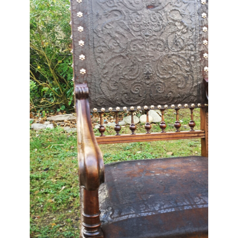 Basque regionalist armchair in leather and solid oakwood