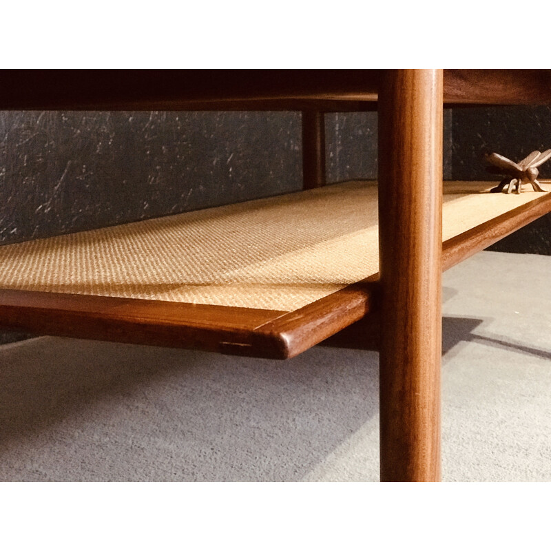 Table basse danoise vintage en teck avec un support en rotin, 1960