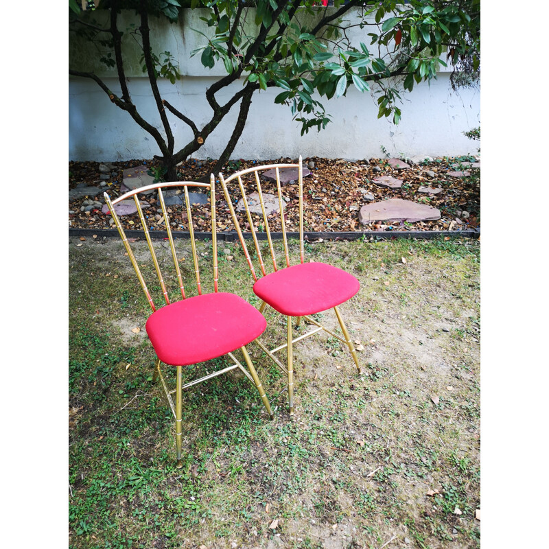 Pareja de sillas vintage de metal dorado y asiento de tela roja
