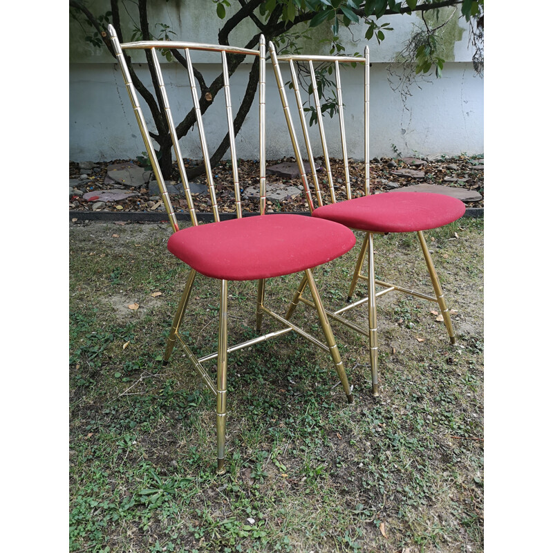 Pareja de sillas vintage de metal dorado y asiento de tela roja