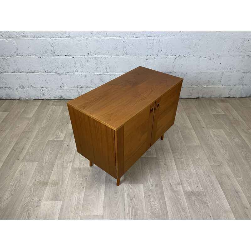 Buffet scandinave vintage en teck avec pieds inclinés, Danemark 1960