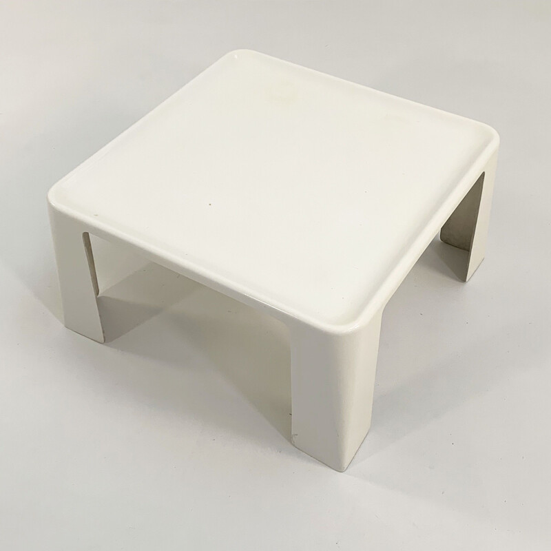 Mid century Amanta fiberglass coffee table by Mario Bellini for C&B Italia, 1960s
