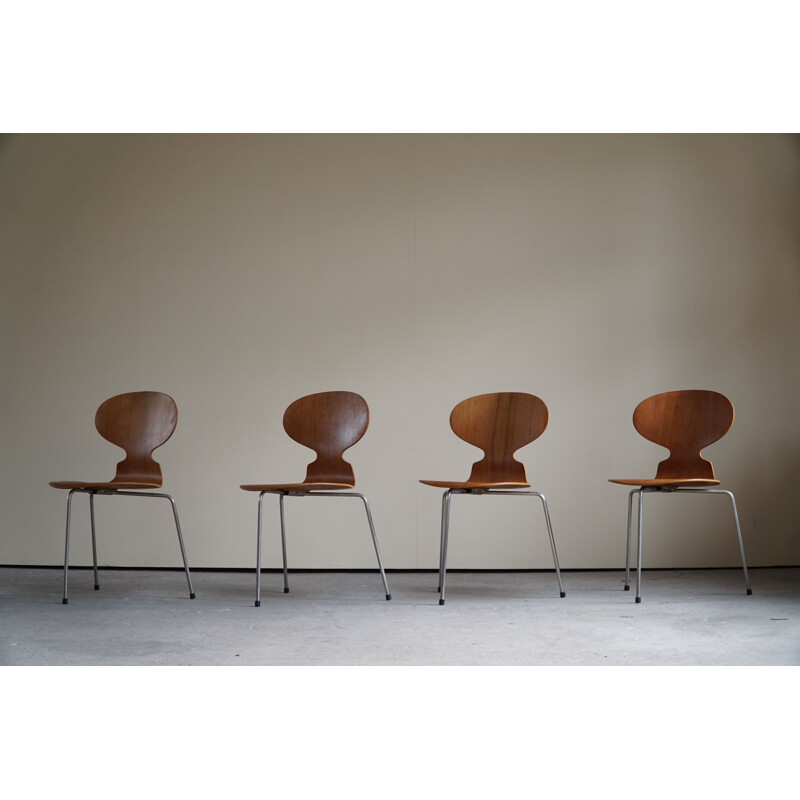 Set of 4 Danish vintage ant dining chairs in teak by Arne Jacobsen for Fritz Hansen, 1960s