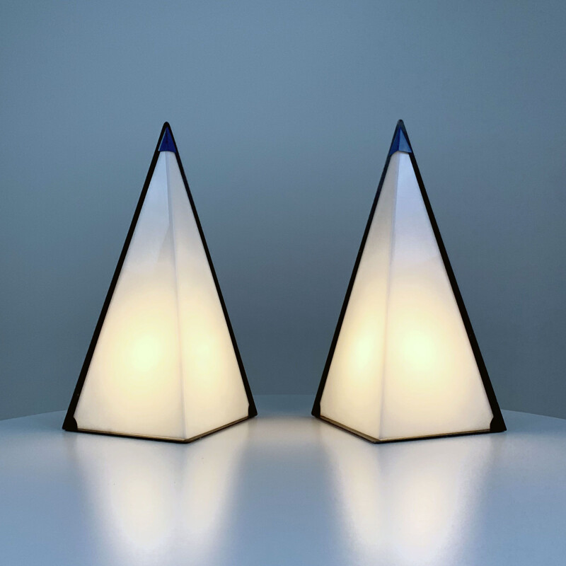 Paire de lampes pyramidales postmodernes vintage de Zonca Italie, 1980