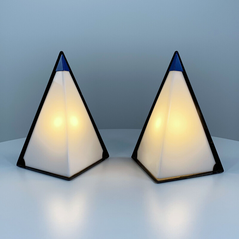 Paire de lampes pyramidales postmodernes vintage de Zonca Italie, 1980