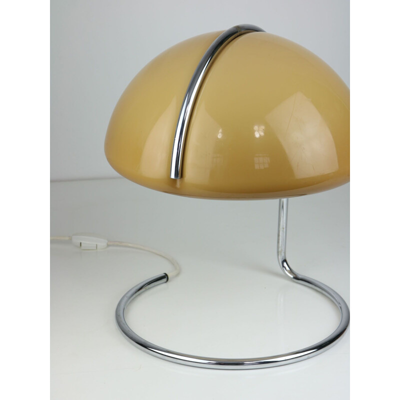 Vintage Italian Conchiglia lamp from Guzzini