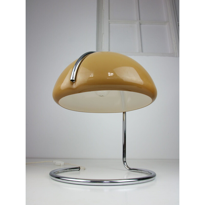Vintage Italian Conchiglia lamp from Guzzini
