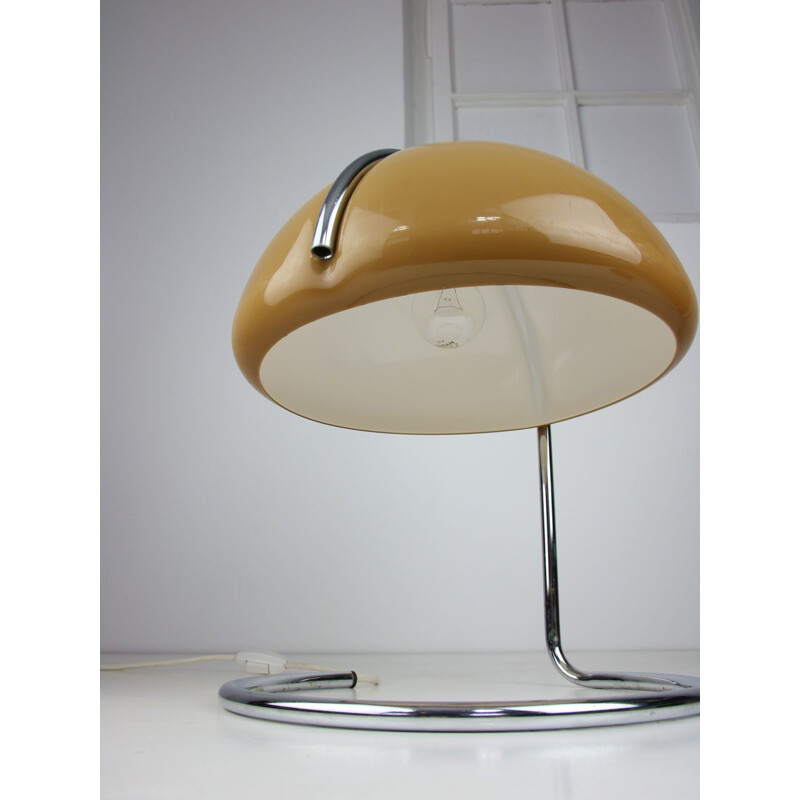 Vintage Italian Conchiglia lamp from Guzzini